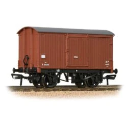 Bachmann 38-576A LNER 10T Fish Van BR Bauxite (Early)