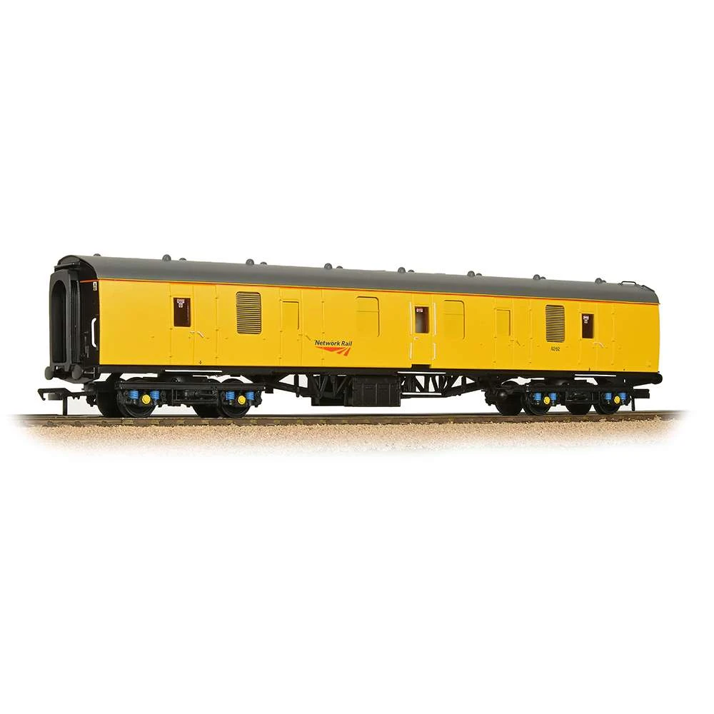 Bachmann 39-190 Mk1 BG Generator Van 6262 In Network Rail Yellow 3 Bachmann 39-190 Mk1 BG Generator Van 6262 In Network Rail Yellow