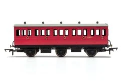 Hornby R40124A BR, 6 Wheel Coach, 3rd Class, Fitted Lights, E31085 – Era 4
